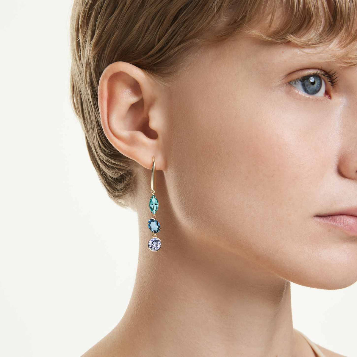 Swarovski Orecchini pendenti Gema, Design asimmetrico, Taglio misto, Multicolore, Finitura oro 18K